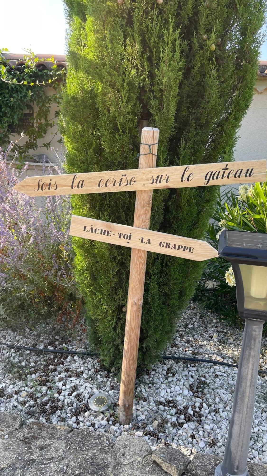 Studio Les Petits Lutins Entraigues-sur-la-Sorgue Luaran gambar